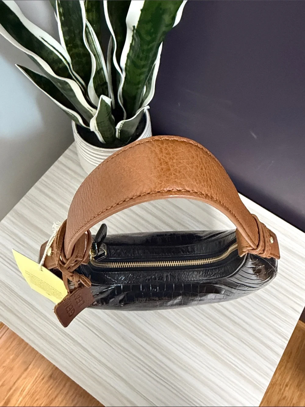 Black Croc-Pattern Crescent Leather Shoulder Bag with Tan Strap!! NWT!!🖤